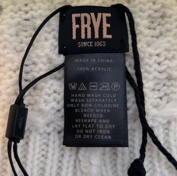 FRYE Woman's Classic Beanie - Picture 6 of 11